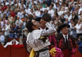 Morante saborea el vino en bota en el coso de La Glorieta en la pasada Feria de septiembre.