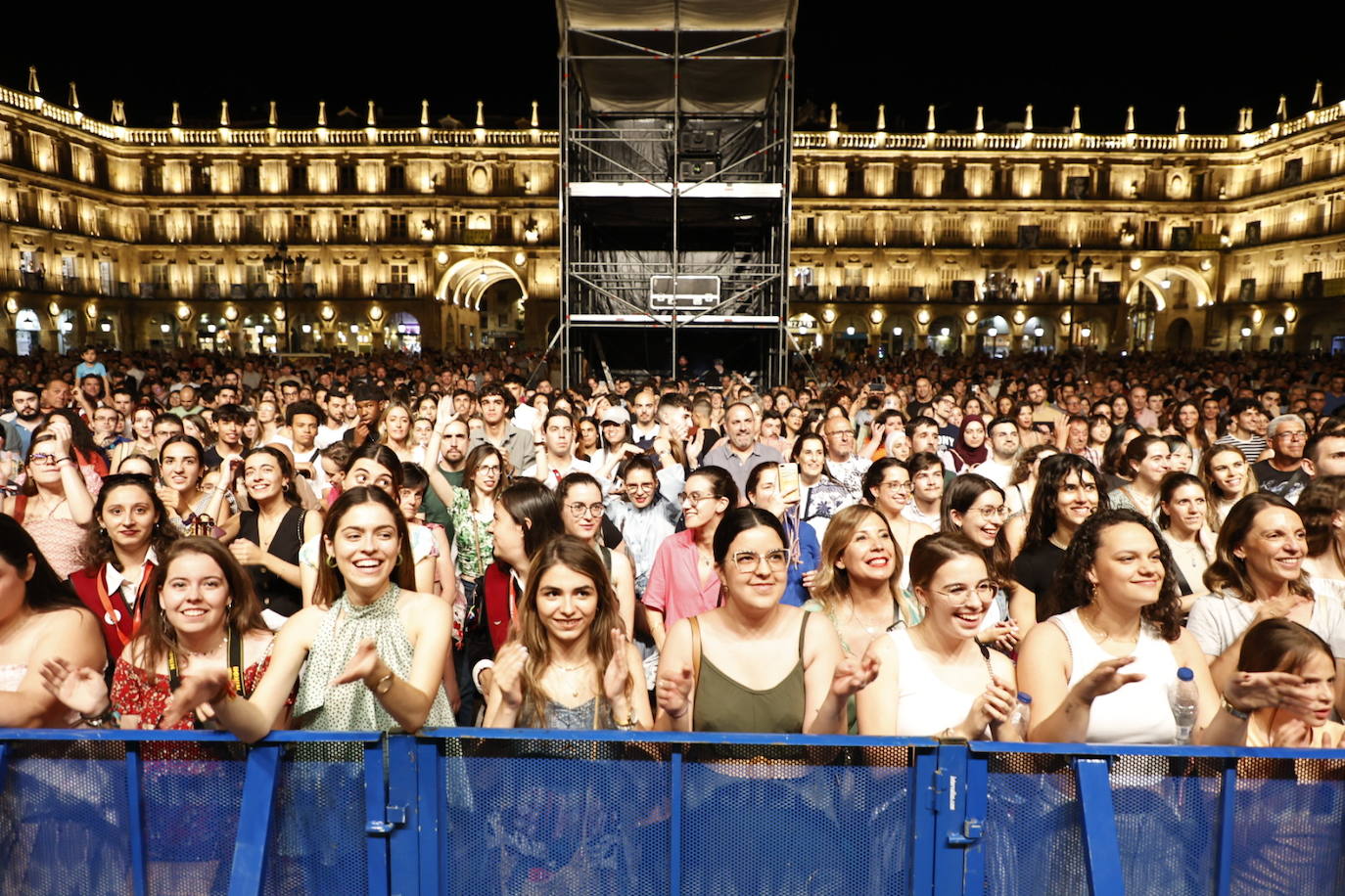 La sensibilidad de Sofía Ellar inunda la Plaza Mayor