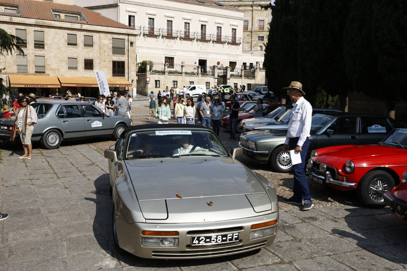 Los coches antiguos del Classic Cars Tour toman Salamanca