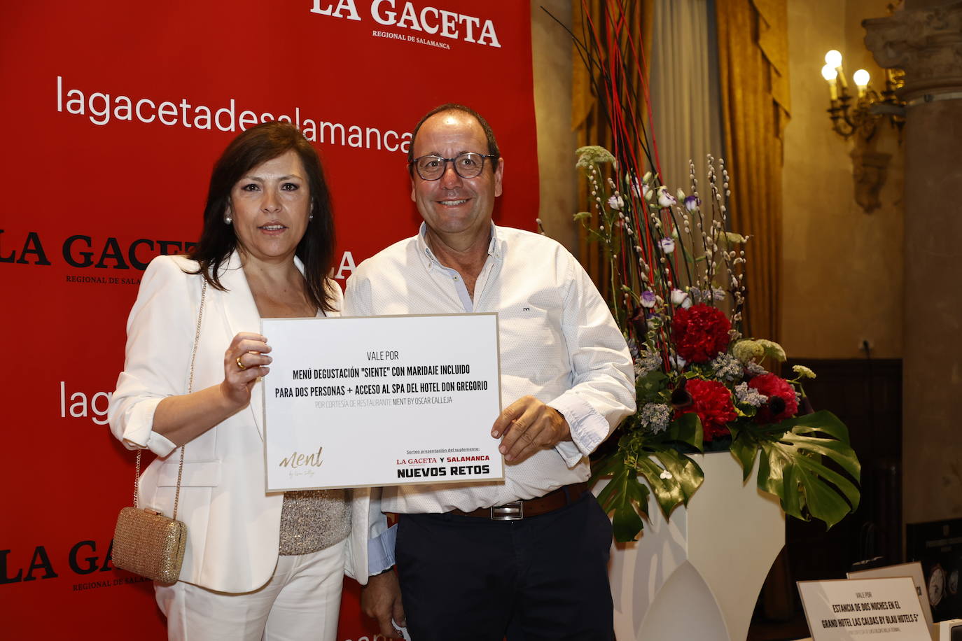 El menú degustación SIENTE del restaurante Ment, con acceso al SPA del Gran Hotel Don Gregorio fue para Julián Juanes, de ASAJA. Le entregó el premio Mar González.
