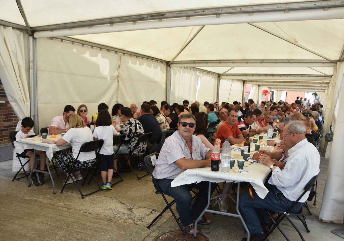 Paella ‘sanjuanera’ para dar inicio a las fiestas en Calzada de Don Diego