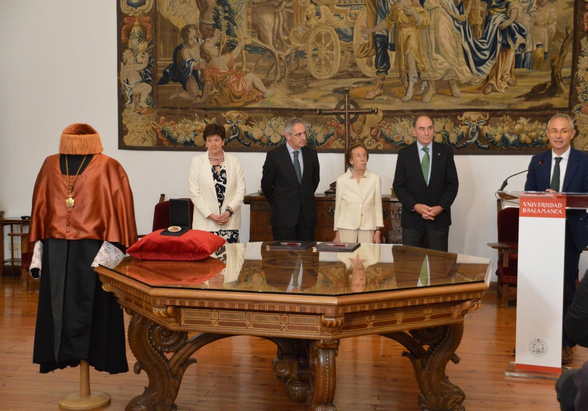 El acto de entrega contó con la presencia del rector Ricardo Rivero.