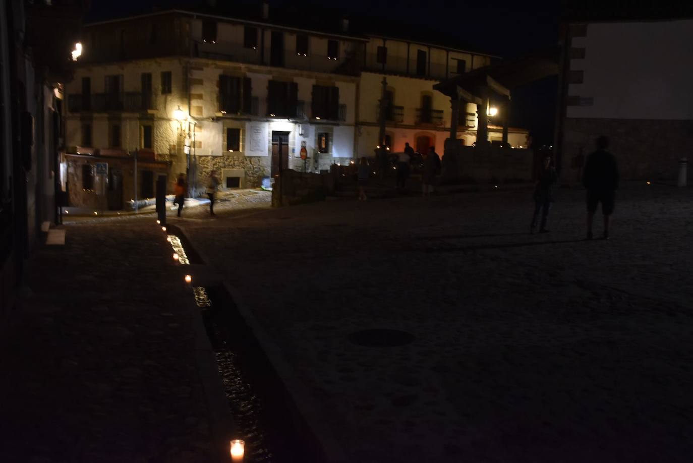 Candelario se llena de velas en la noche de San Juan