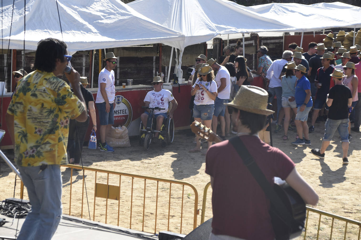 Buena música y mejillones en San Martín del Castañar