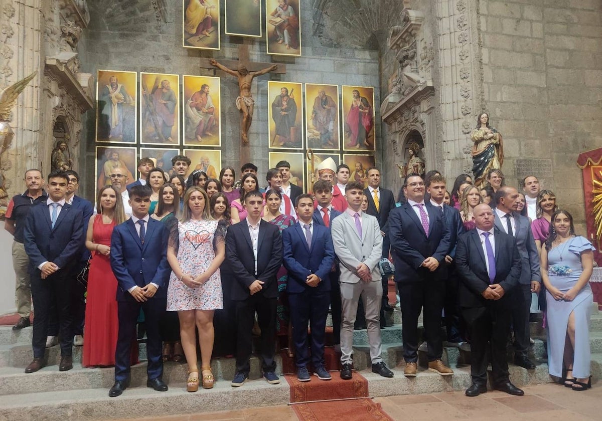 Confirmación de casi medio centenar de jóvenes en Peñaranda de Bracamonte