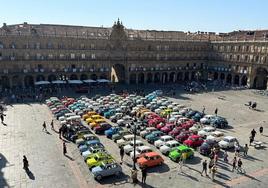 La Plaza Mayor reúne a más de un centenar de Seat 600