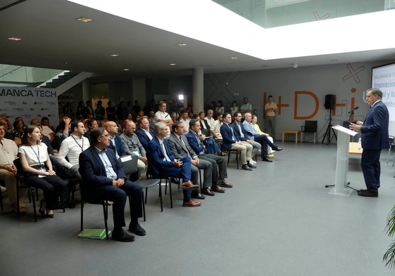 El alcalde, Carlos García Carbayo en el evento de 'Salamanca Tech' en el Edificio I+D+i.