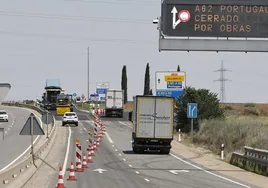 La incorporación desde el polígono de Villares a la A-62 en sentido Portugal, ayer cortada al tráfico.
