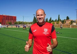 Mateu Lahoz cambió el silbato por el uniforme de futbolista y jugó unos minutos