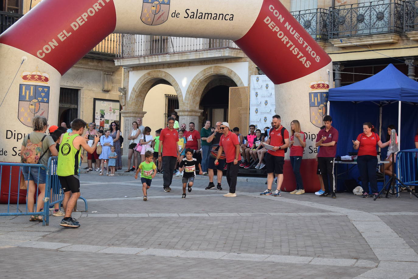 Las mejores imágenes de la V Carrera Nocturna Villa de Alba de Tormes