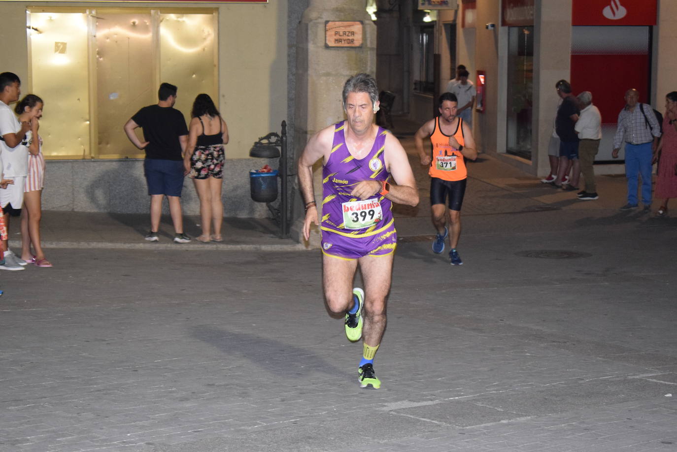 Las mejores imágenes de la V Carrera Nocturna Villa de Alba de Tormes