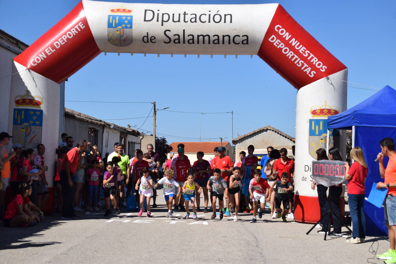 Las mejores fotos de la &#039;VI Carrera Solidaria Un Nuevo Impulso de Coca de Alba&#039;