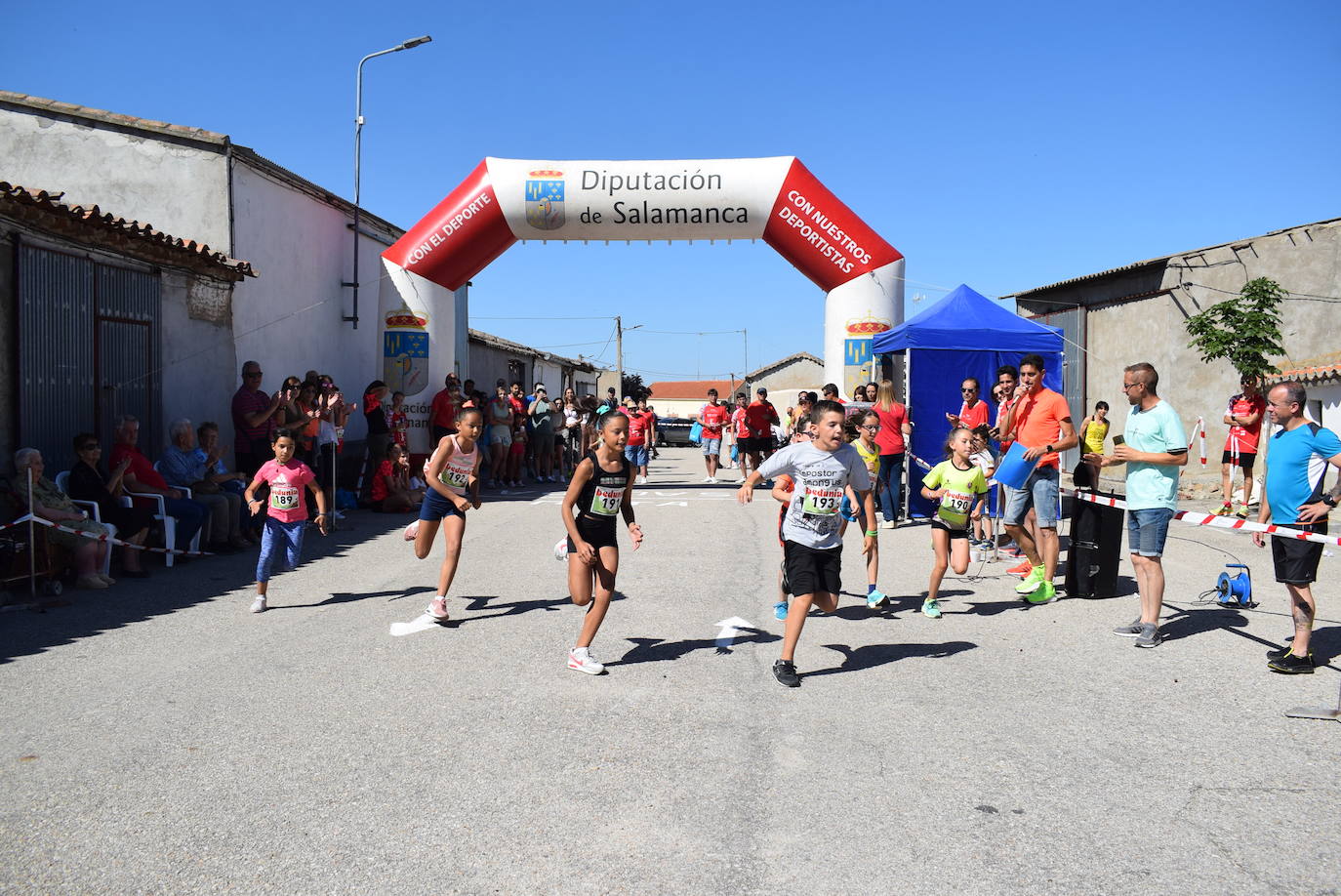 Las mejores fotos de la &#039;VI Carrera Solidaria Un Nuevo Impulso de Coca de Alba&#039;