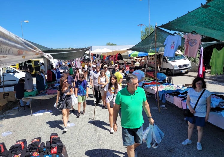 Gran ambiente ayer en el mercadillo mensual de Vilar Formoso.