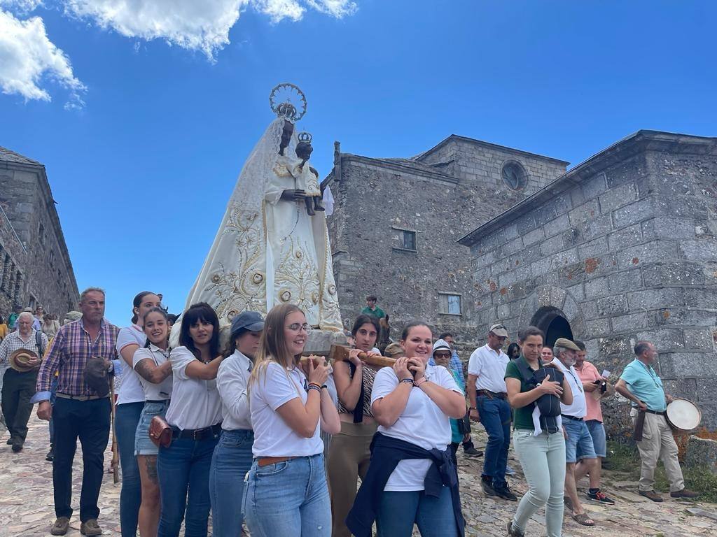 La XXIX Romería de la Peña de Francia de Ciudad Rodrigo alcanza el Risco Mariano