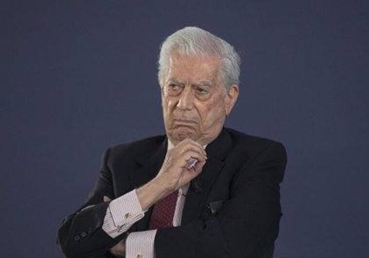 Ingresan de urgencia en el Hospital a Mario Vargas Llosa