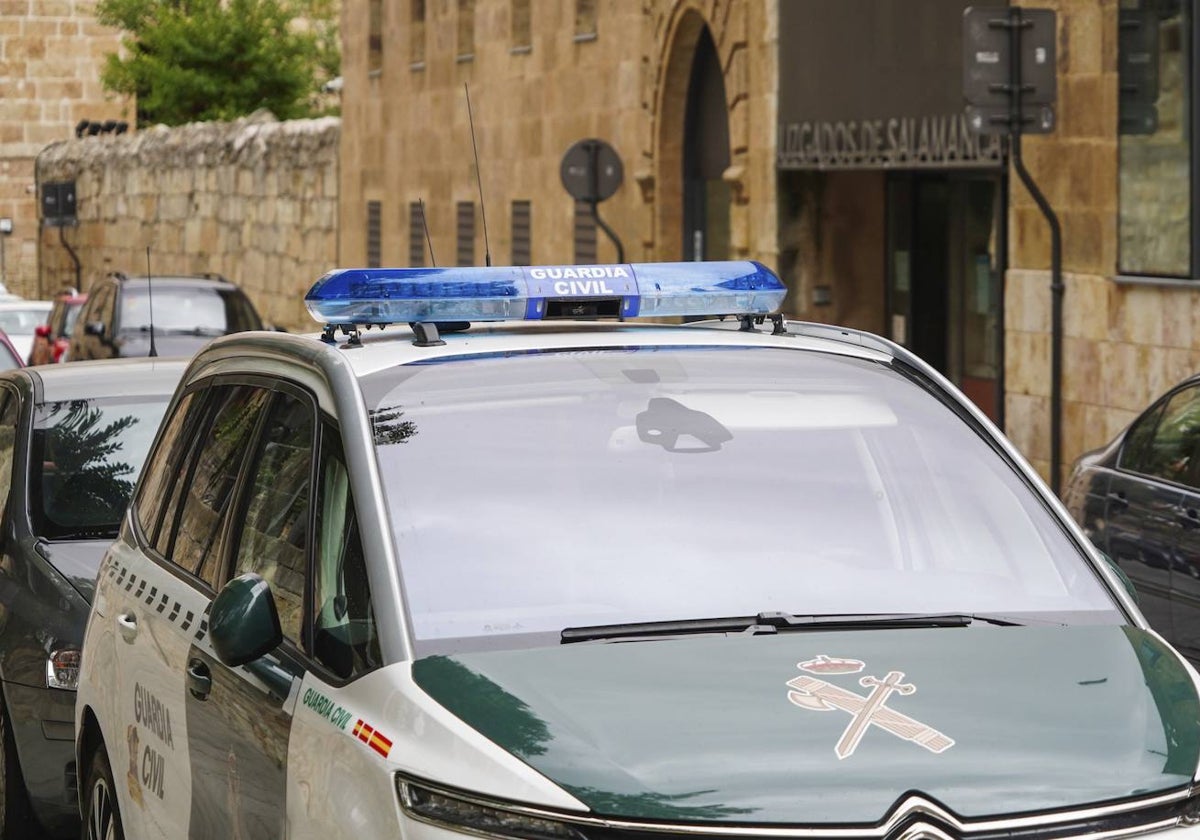 Exterior de los Juzgados de Salamanca, donde este lunes se registraron las colas para presentar alegaciones.