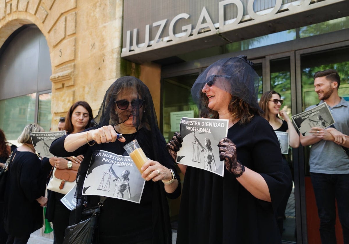 Protesta frente a los juzgados de Colón