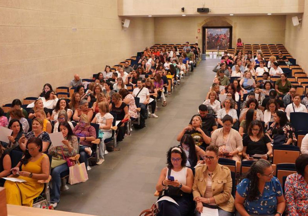 Estudiantes internacionales en el auditorio de la Universidad Pontificia de Salamanca.