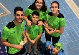 Integrantes del club de natación Calle 4 Swim Club