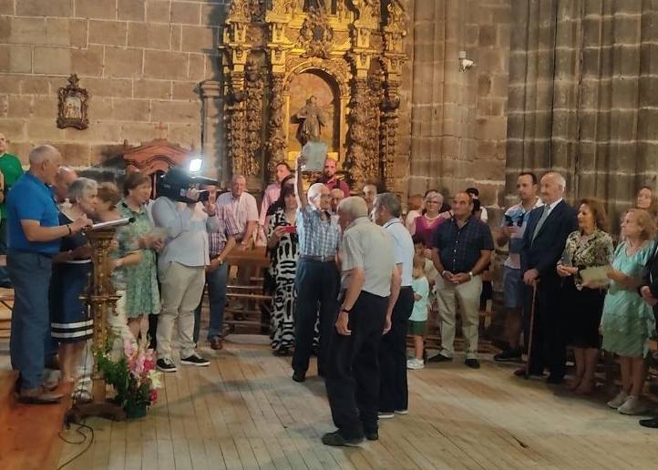 Nueve parejas homenajeadas por llevar medio siglo juntos en Santiago de la Puebla