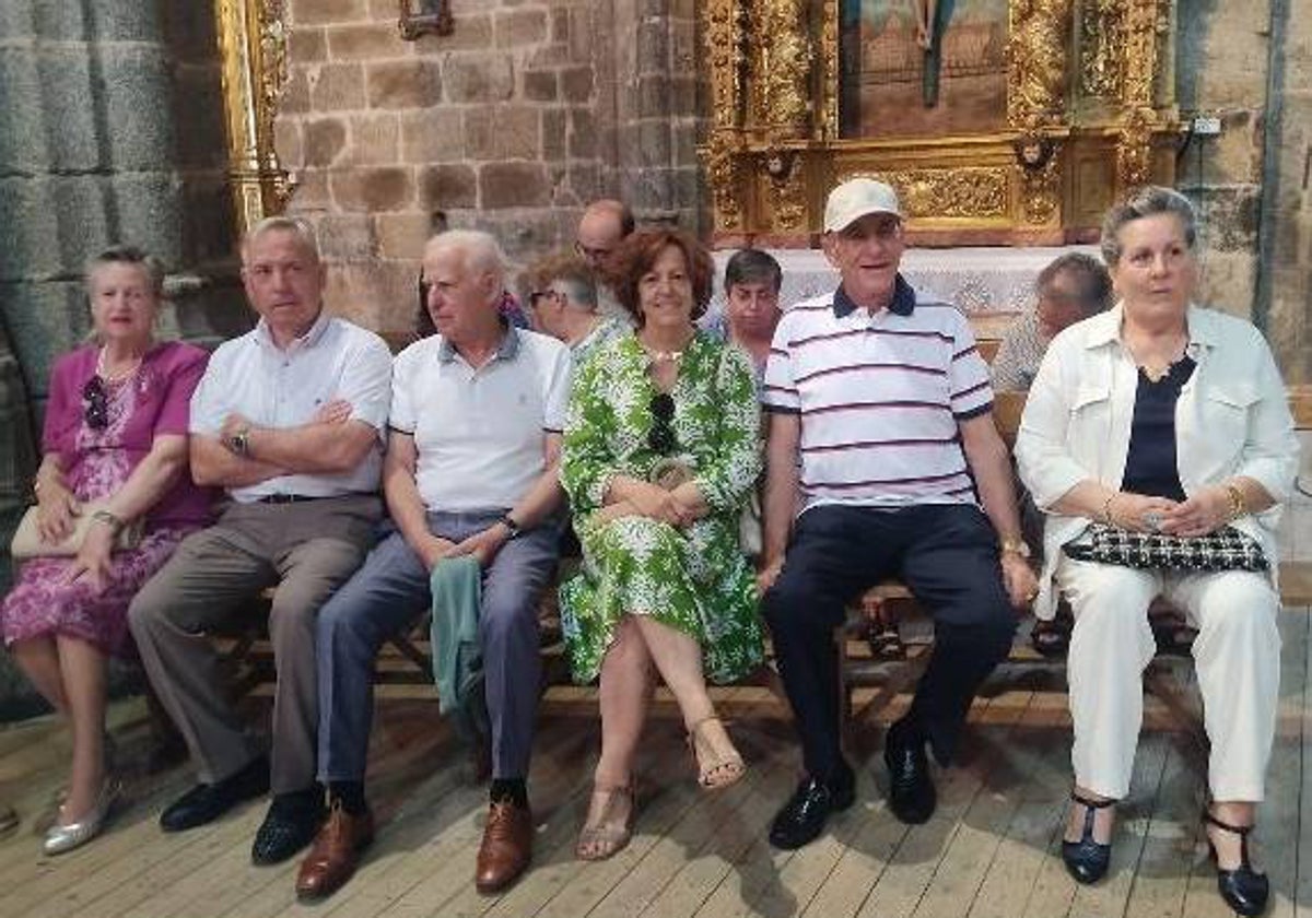 Nueve parejas homenajeadas por llevar medio siglo juntos en Santiago de la Puebla