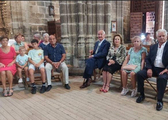 Nueve parejas homenajeadas por llevar medio siglo juntos en Santiago de la Puebla