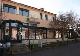 Parte exterior del edificio de Aspar La Besana, ubicado en Calzada.