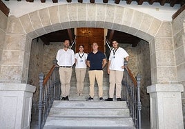 Javier Conesa, Silvia Blasco, Roberto Lana y Juan Manuel Barruelo, en la escalinata de acceso a la planta alta de la Casa Consistorial.