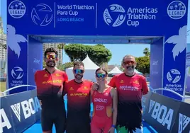 Alejandro Sánchez Palomero, junto a los otros españoles en California.