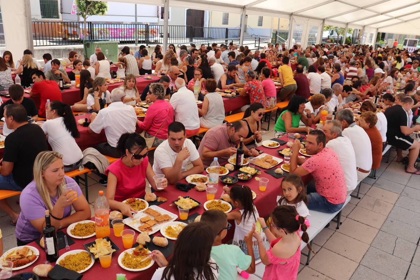 Campillo de Salvatierra vive la fiesta de día y de noche