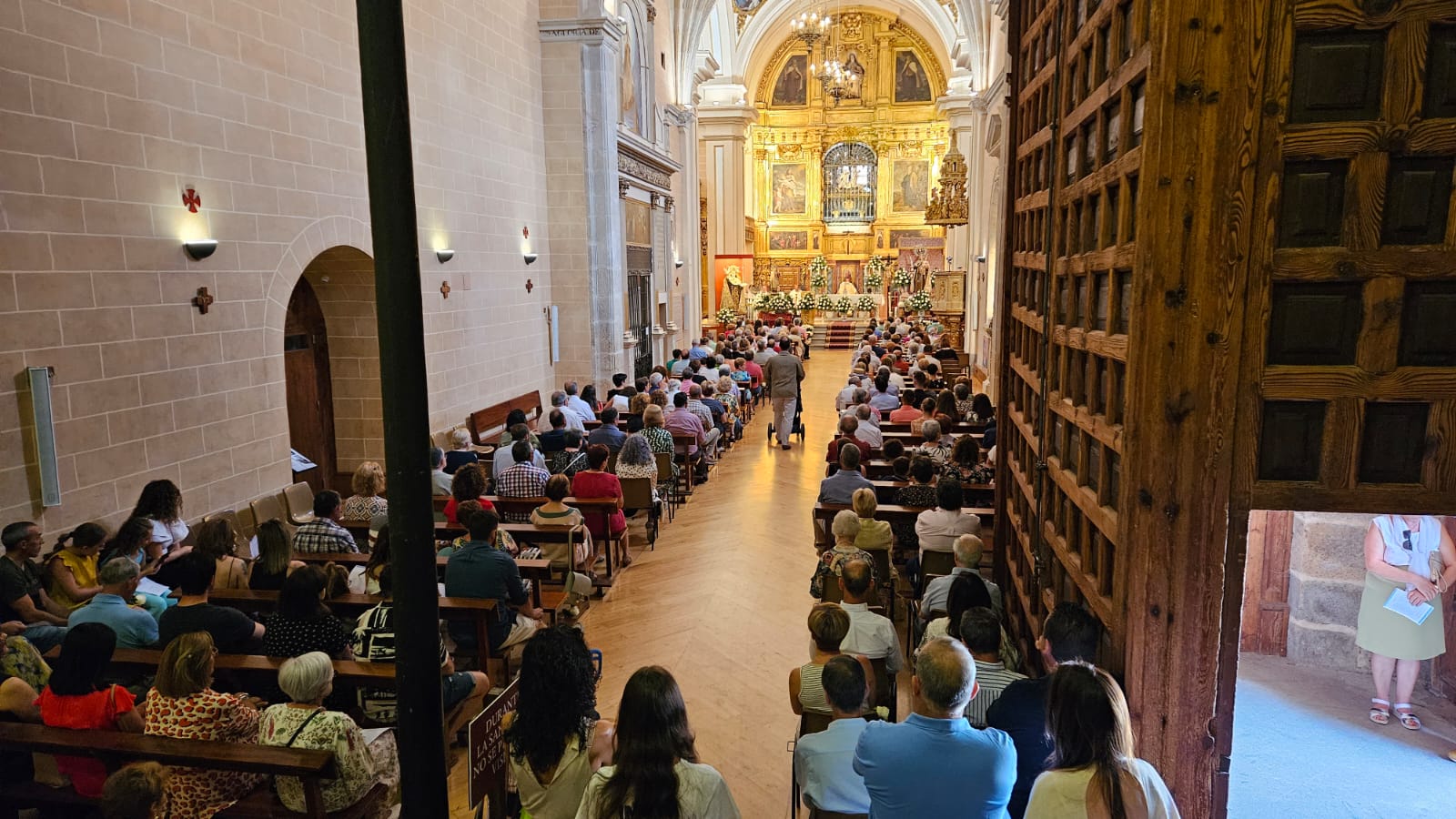 El nuncio del Papa Francisco visita Alba de Tormes y peregrina al sepulcro de Santa Teresa