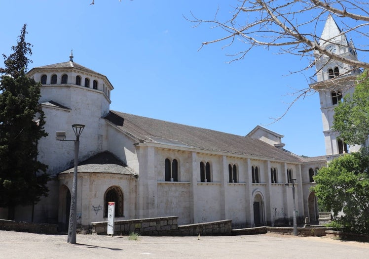 La cubierta de la Iglesia del Pilar y San José en Béjar, cerrada al culto, es una de las intervenciones más destacadas en vista del hundimiento que sufrió meses atrás.