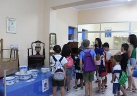 Los niños del campamento de la Fundación Ciudad Rodrigo 2006 en el Museo del Orinal de Ciudad Rodrigo