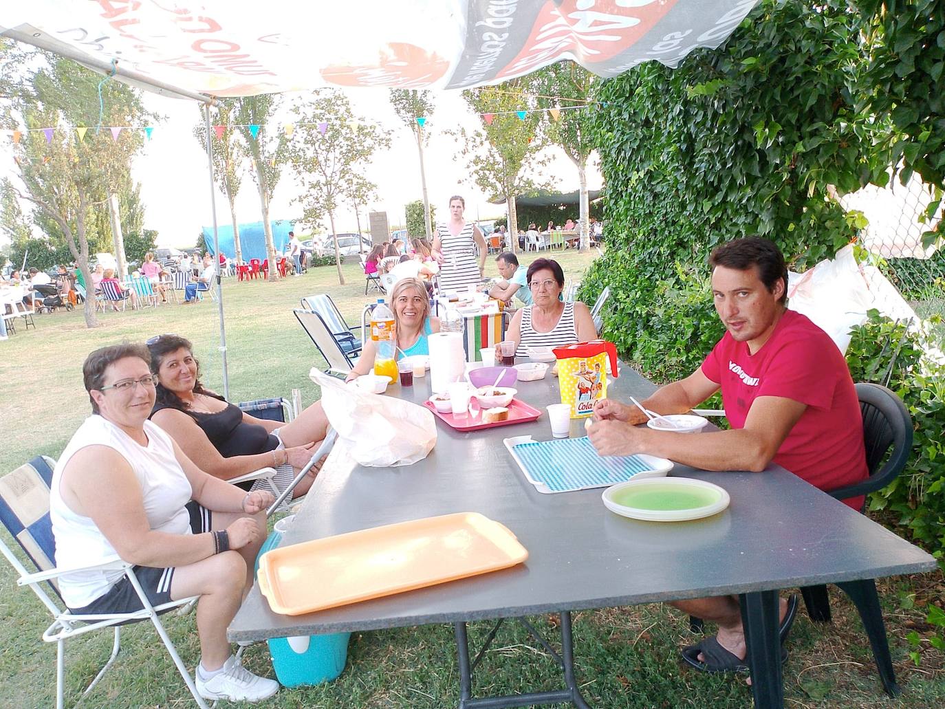 La merienda popular pone fin a las fiesta de Villoruela