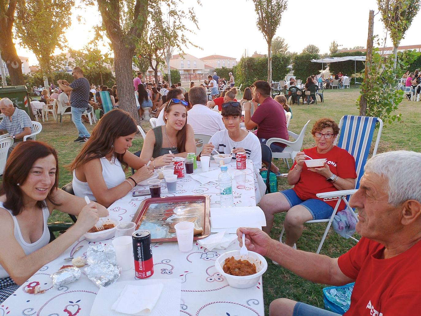 La merienda popular pone fin a las fiesta de Villoruela