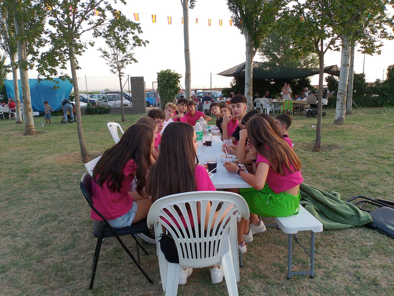 La merienda popular pone fin a las fiesta de Villoruela