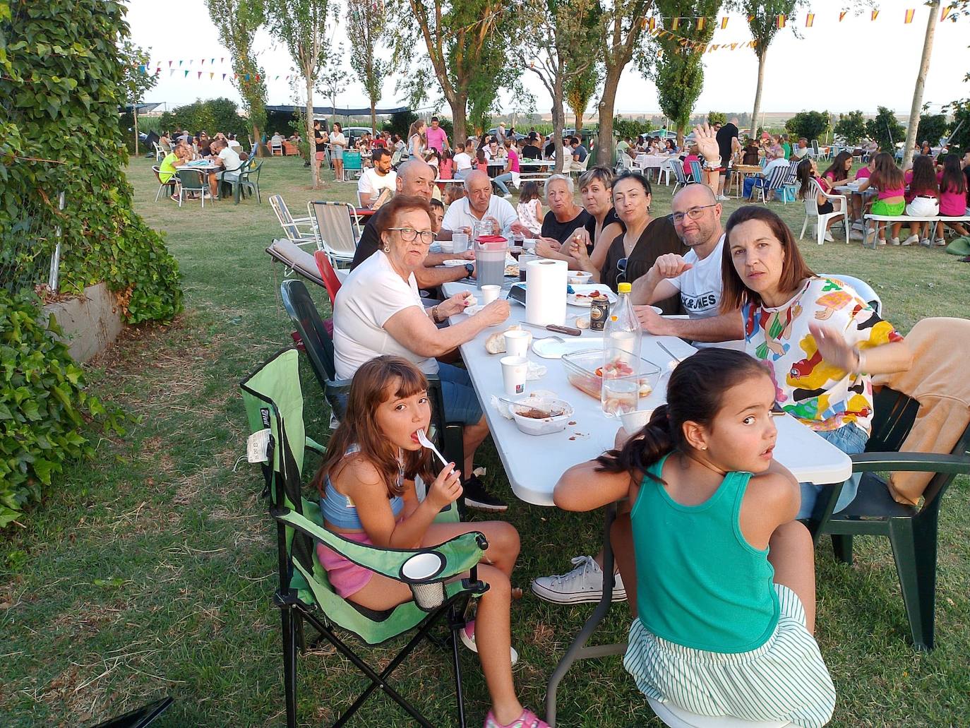 La merienda popular pone fin a las fiesta de Villoruela