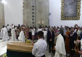 Un funeral convertido en una fiesta: cánticos y música para despedir al joven Fray Pablo