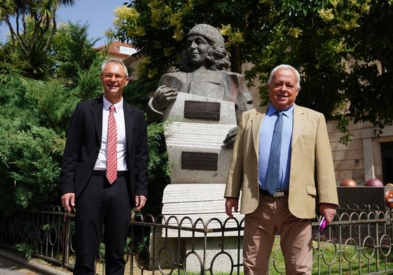 El rector de la Universidad de Salamanca, Ricardo Rivero, y el consejero de Cultura de la Junta, Gonzalo Santonja.