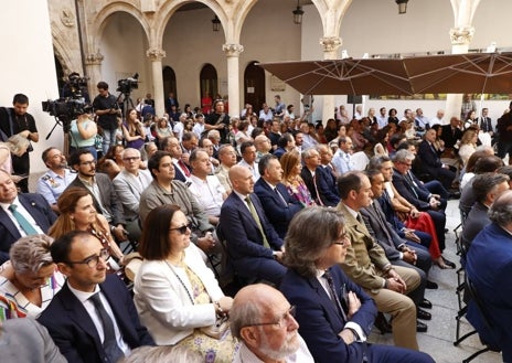 Imagen secundaria 1 - Javier Iglesias, reelegido presidente de la Diputación de Salamanca por cuarta vez