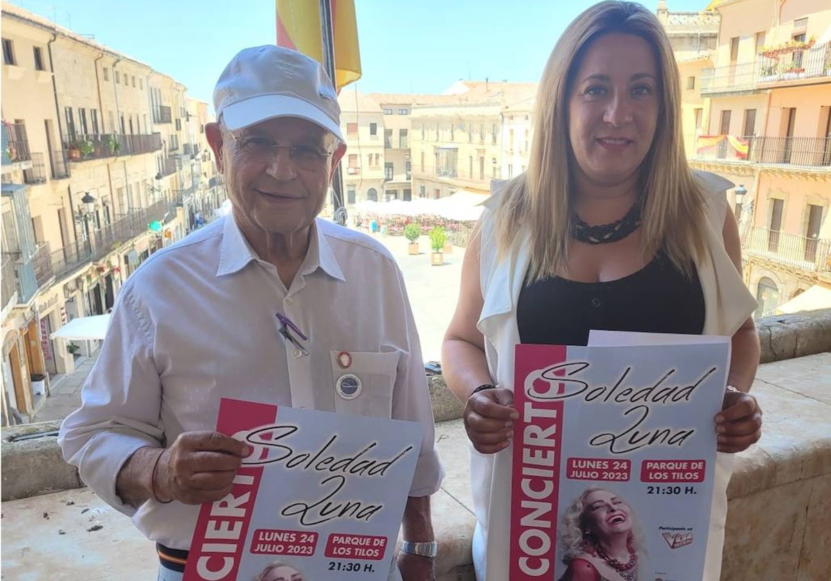 Joaquín Sánchez «Tato» con la delegada municipal, Ana María Castaño