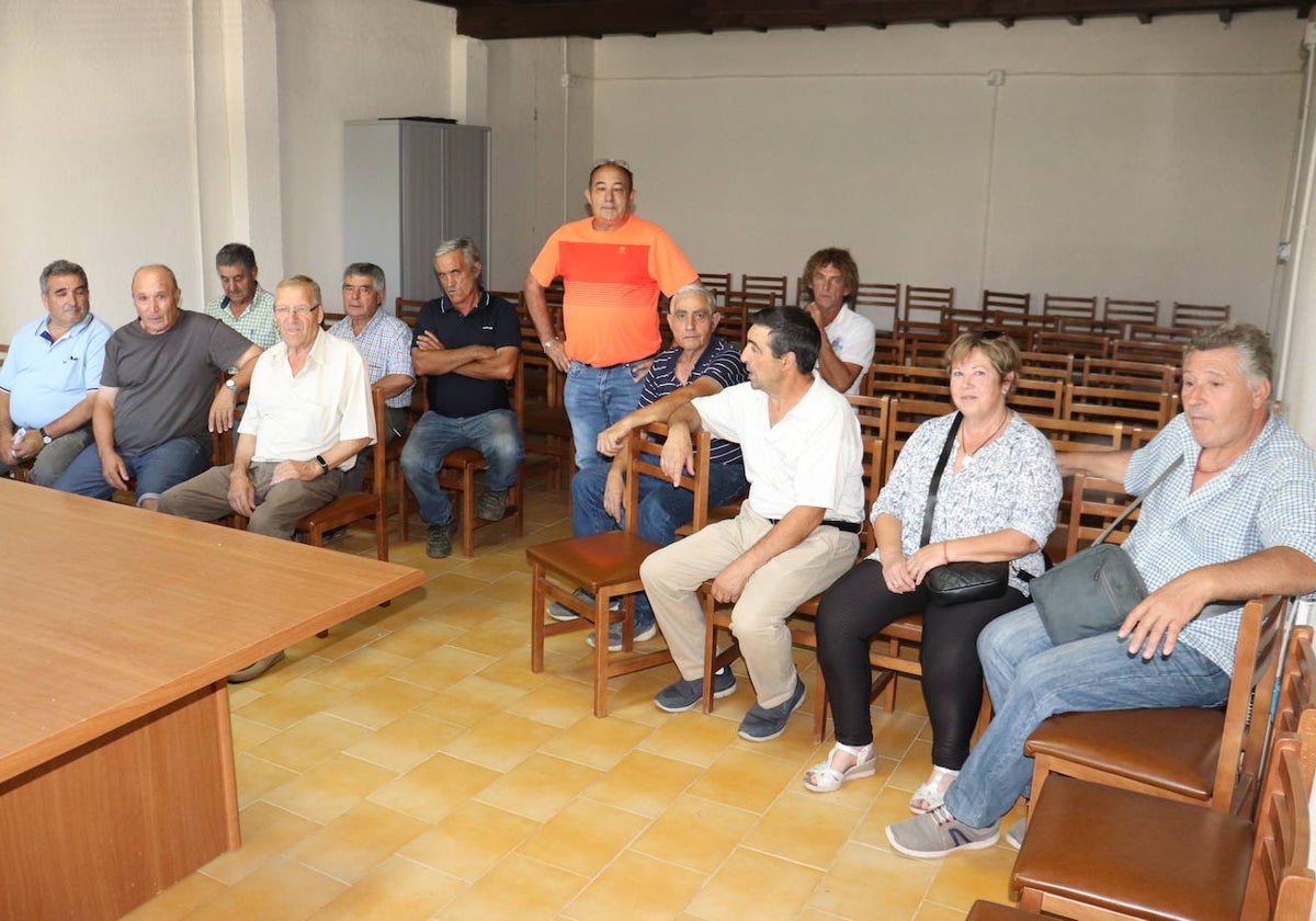 Imagen de la reunión celebrada el pasado 4 de julio en Sotoserrano entre las cooperativas de la Sierra y Mieza.