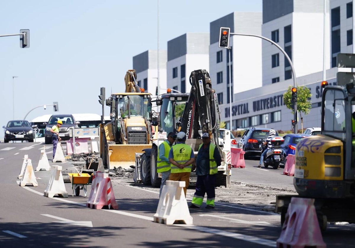 Inicio de las obras a la altura de la glorieta del Hospital Clínico Universitario