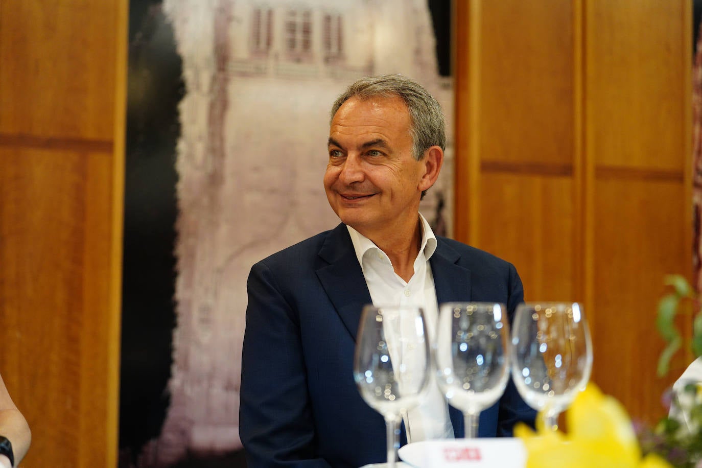 Zapatero pide en Salamanca a los votantes de centro y los de Podemos el voto para el PSOE