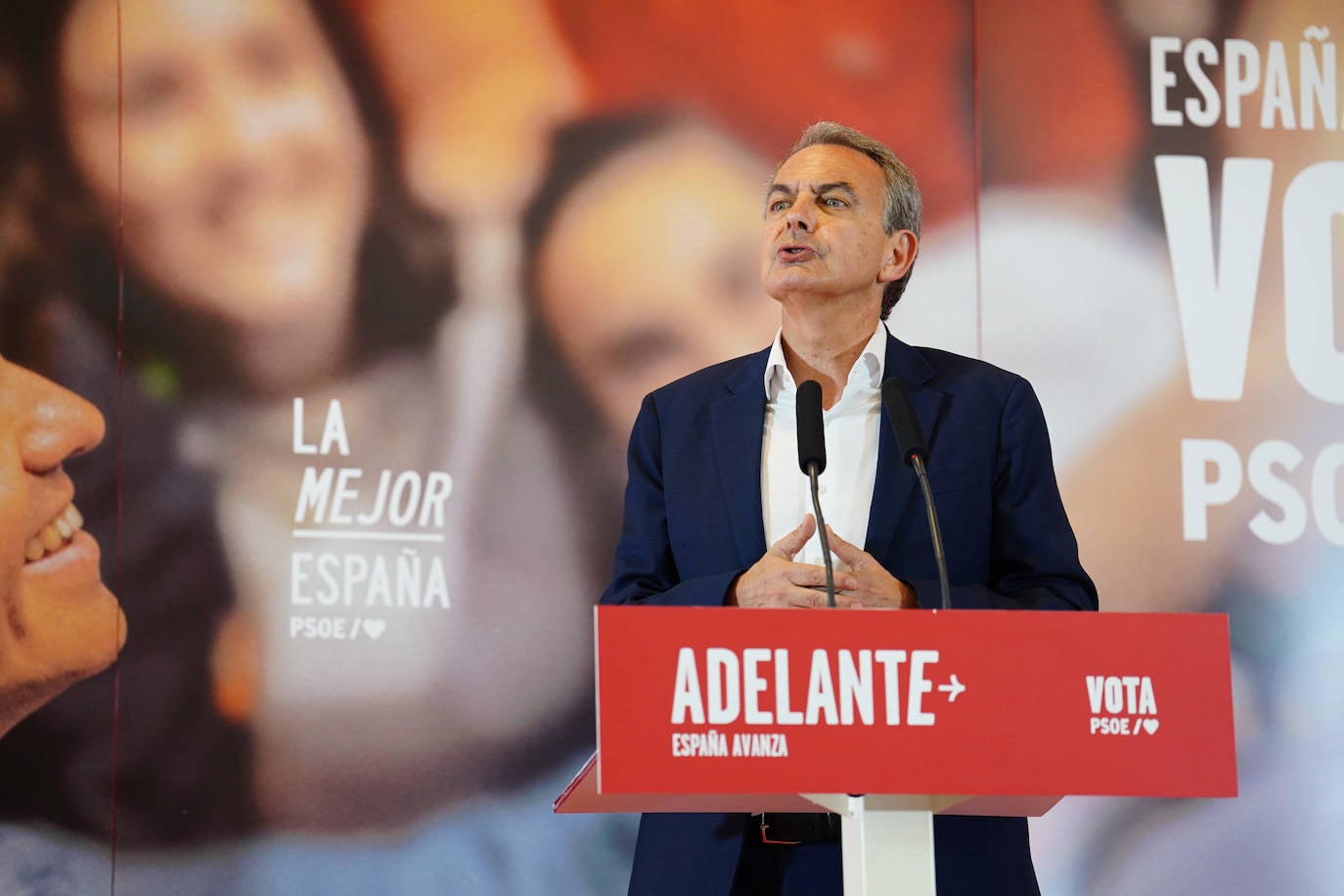 Zapatero pide en Salamanca a los votantes de centro y los de Podemos el voto para el PSOE