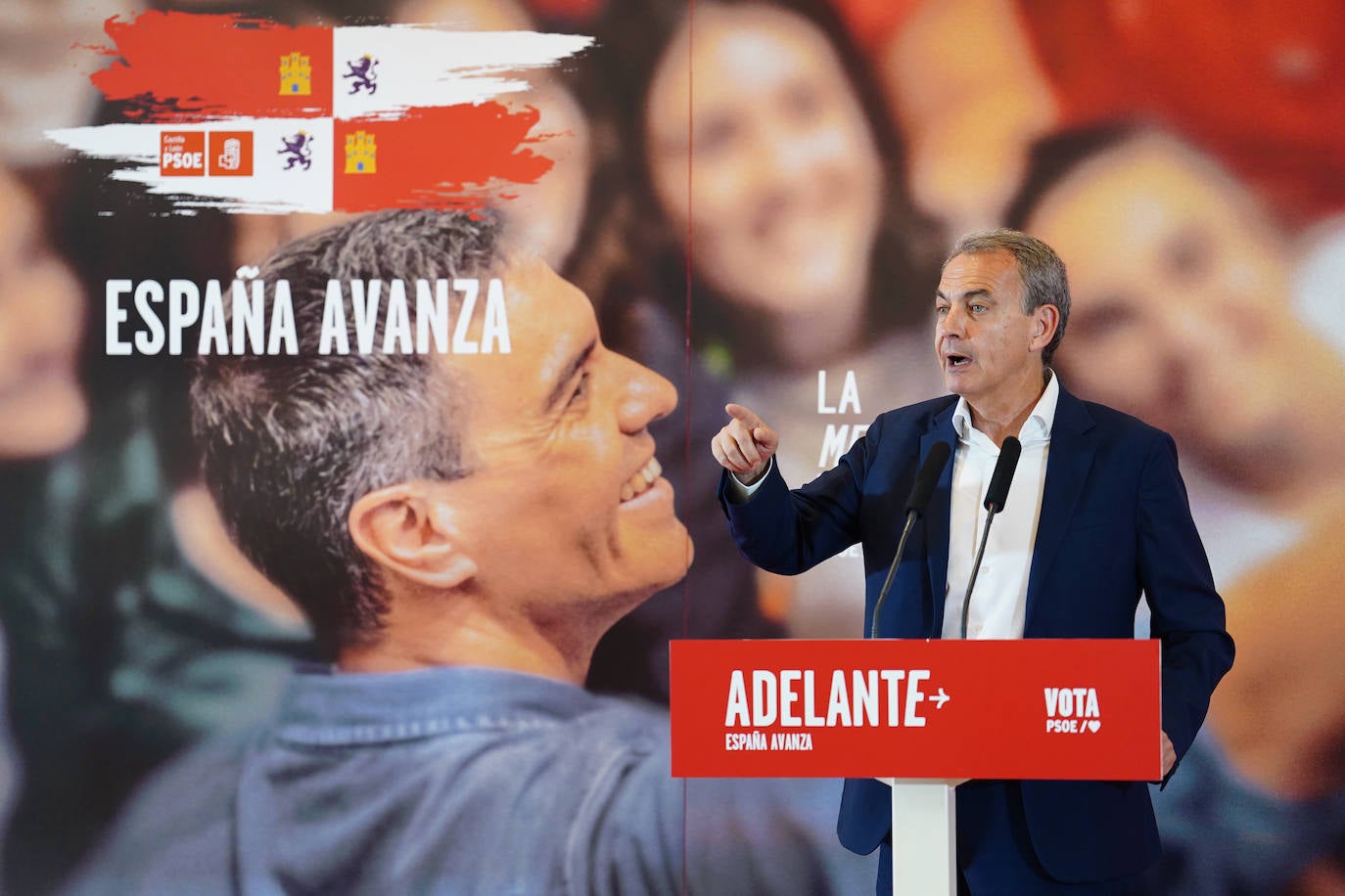 Zapatero pide en Salamanca a los votantes de centro y los de Podemos el voto para el PSOE