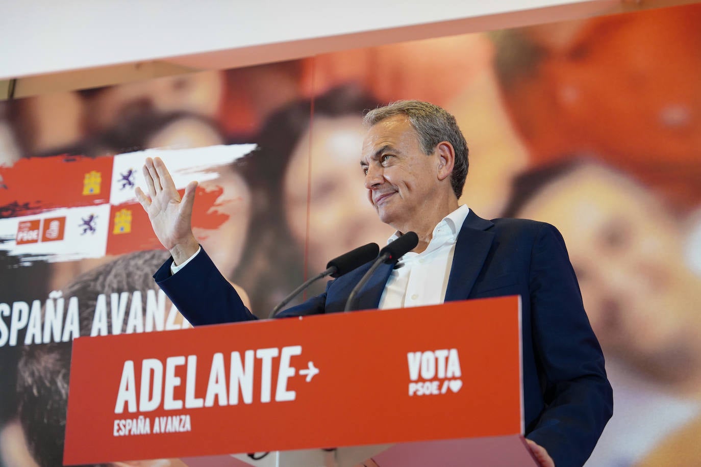 Zapatero pide en Salamanca a los votantes de centro y los de Podemos el voto para el PSOE