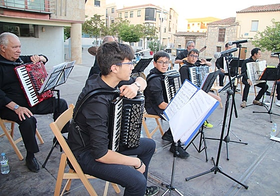 Actuación musical el pasado verano en Villamayor de Armuña.