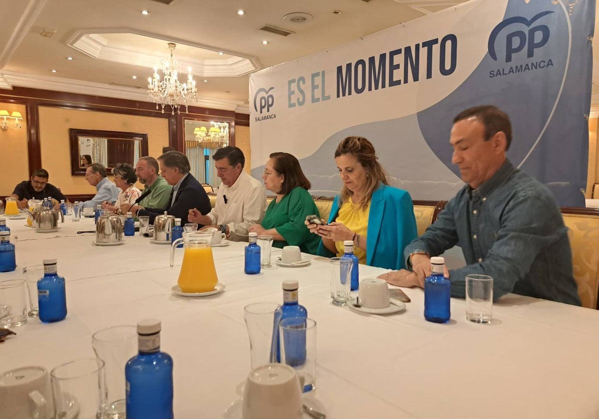 Gonzalo Robles, Luisa de Paz, Bienvenido de Arriba, Carlos García Carbayo, José A. Bermúdez de Castro, María Jesús Moro, Esther del Brío y Pedro Samuel Martín.